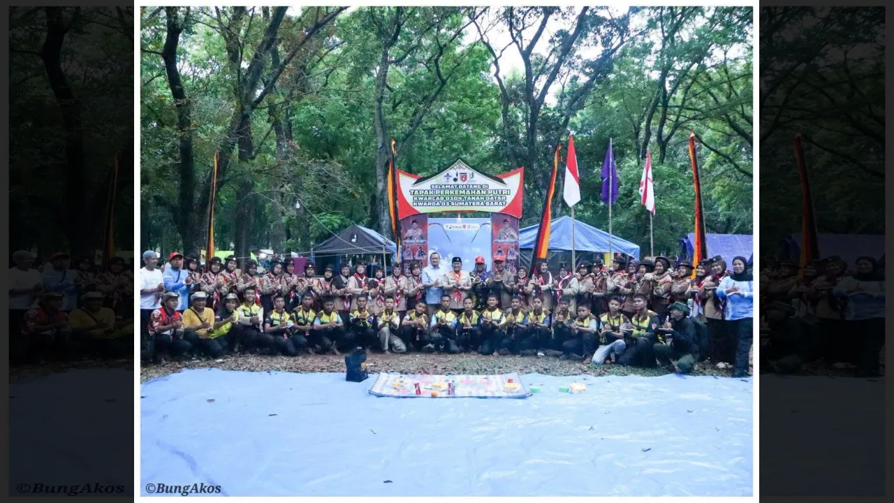 Bupati Eka Putra foto bersama kontingen Tanah Datar di Jamnas Cibubur